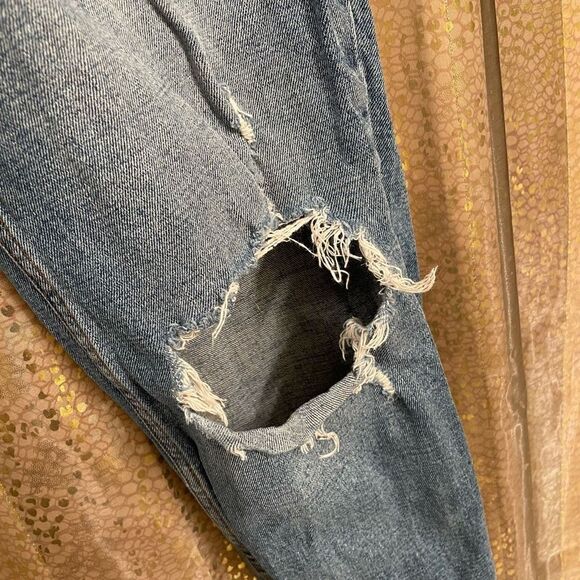 Abercrombie & Fitch Distressed Zoe Natural Rise Ankle Straight Jeans, 6R - Picture 5 of 8